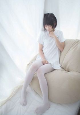 饭桌上故意张开腿让公_蓝光高清免费观看